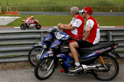 Микеле Пирро, Ducati Team, Кейси Стоунер, Ducati Team и Давиде Тардоцци, менеджер команды Ducati