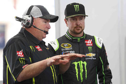 Kurt Busch, Stewart-Haas Racing Chevrolet and crew chief Tony Gibson