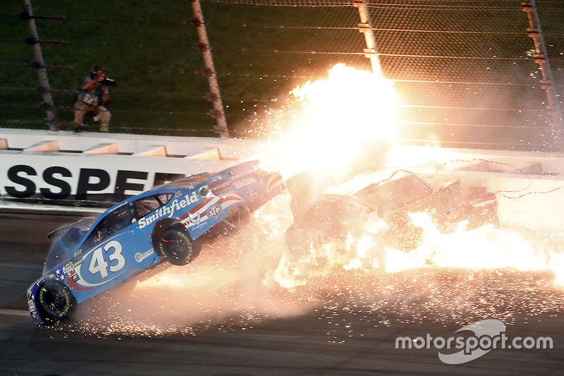 2. Aric Almirola, Richard Petty Motorsports Ford, Danica Patrick, Stewart-Haas Racing Ford, Joey Logano, Team Penske Ford in a huge crash