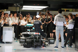 Льюис Хэмилтон, Mercedes AMG F1; совладелец и исполнительный директор Mercedes AMG F1 Тото Вольф; Ни