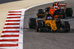 Джоліон Палмер, Renault Sport F1 Team RS17, Фернандо Алонсо, McLaren MCL32