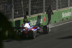 Daniil Kvyat, Scuderia Toro Rosso STR12, valt uit met technische problemen