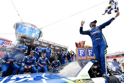 Yarışın galibi Jimmie Johnson, Hendrick Motorsports Chevrolet