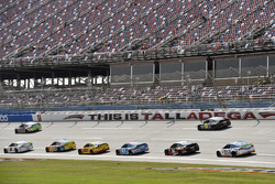 Brad Keselowski, Team Penske Ford e David Ragan, Front Row Motorsports, Ford Fusion