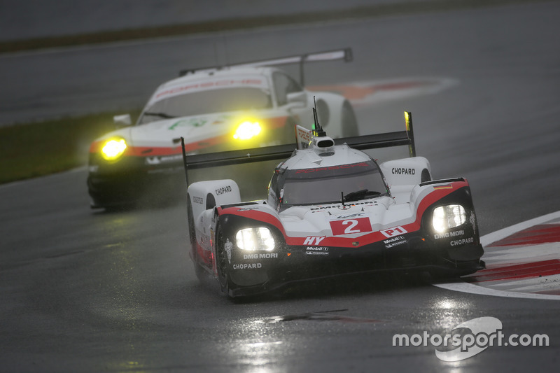 #2 Porsche Team Porsche 919 Hybrid: Timo Bernhard, Earl Bamber, Brendon Hartley