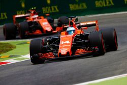 Fernando Alonso, McLaren MCL32, Stoffel Vandoorne, McLaren MCL32