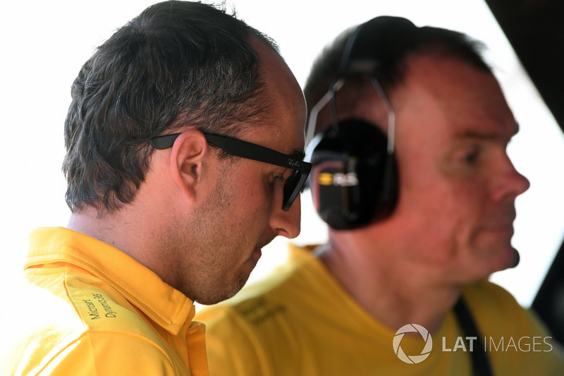 Robert Kubica, Renault Sport F1 Team and Alan Permane, Renault Sport F1 Team Race Engineer