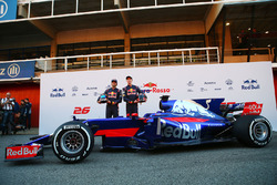 Daniil Kvyat und Carlos Sainz Jr. mit dem Toro Rosso STR12