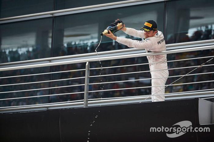 Podio: gandor Nico Rosberg, Mercedes AMG F1 Team