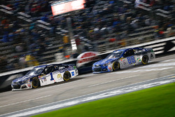 Jamie McMurray, Chip Ganassi Racing, Chevrolet; Alex Bowman, Hendrick Motorsports, Chevrolet