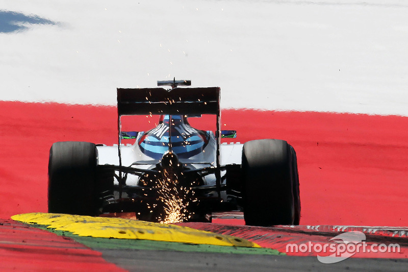 Felipe Massa, Williams FW38 sends sparks flying