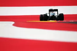 Felipe Massa, Williams FW38 sends sparks flying