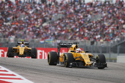 Kevin Magnussen, Renault Sport F1 Team RS16; Jolyon Palmer, Renault Sport F1 Team RS16