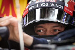 Даниил Квят, Red Bull Racing RB12