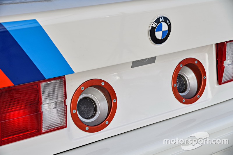 BMW M3 DTM E30 в деталях