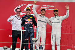 Podio: Andrew Shovlin, Mercedes AMG F1 Engineer; segundo lugar Max Verstappen, Red Bull Racing; Race