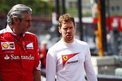 Maurizio Arrivabene, Ferrari Director del equipo con Sebastian Vettel, Ferrari