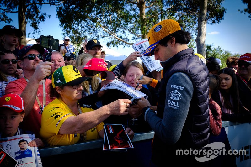 Carlos Sainz Jr., McLaren signs autographs for fans