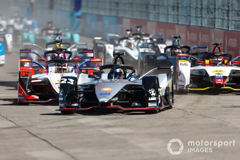Sébastien Buemi, Nissan e.Dams, Nissan IMO1, Pascal Wehrlein, Mahindra Racing, M5 Electro, Daniel Abt, Audi Sport ABT Schaeffler, Audi e-tron FE05, Sam Bird, Envision Virgin Racing, Audi e-tron FE05, alla partenza