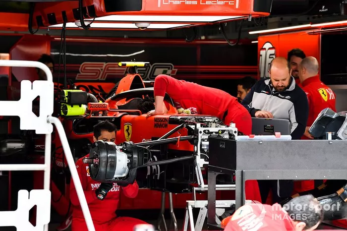 Ferrari SF90: dettaglio sospensione anteriore