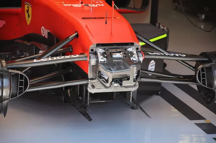 Ferrari SF90, parte frontale