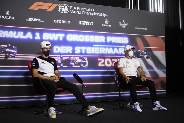 Pierre Gasly, AlphaTauri, Valtteri Bottas, Mercedes en la conferencia de prensa