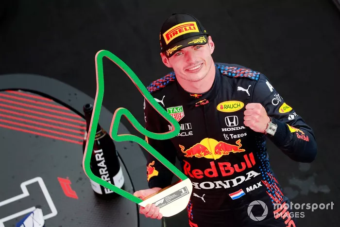 Ganador de la carrera Max Verstappen, Red Bull Racing