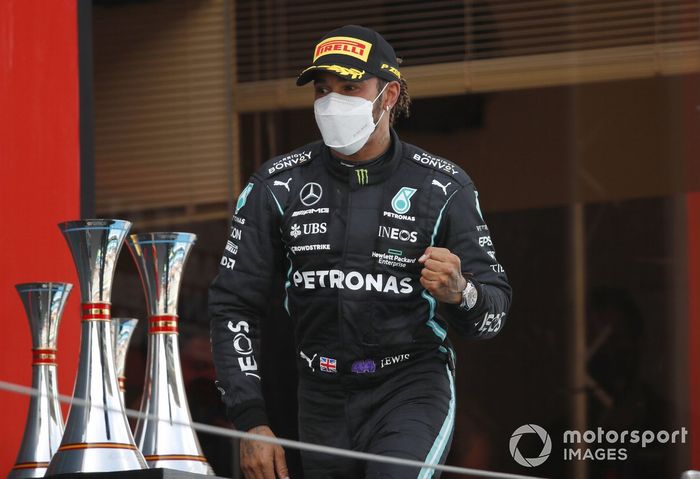Podio: ganador de la carrera Lewis Hamilton, Mercedes