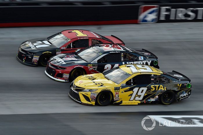 Jamie McMurray, Chip Ganassi Racing, Chevrolet Camaro Cessna/McDonald's, William Byron, Hendrick Motorsports, Chevrolet Camaro Liberty University, Daniel Suarez, Joe Gibbs Racing, Toyota Camry STANLEY