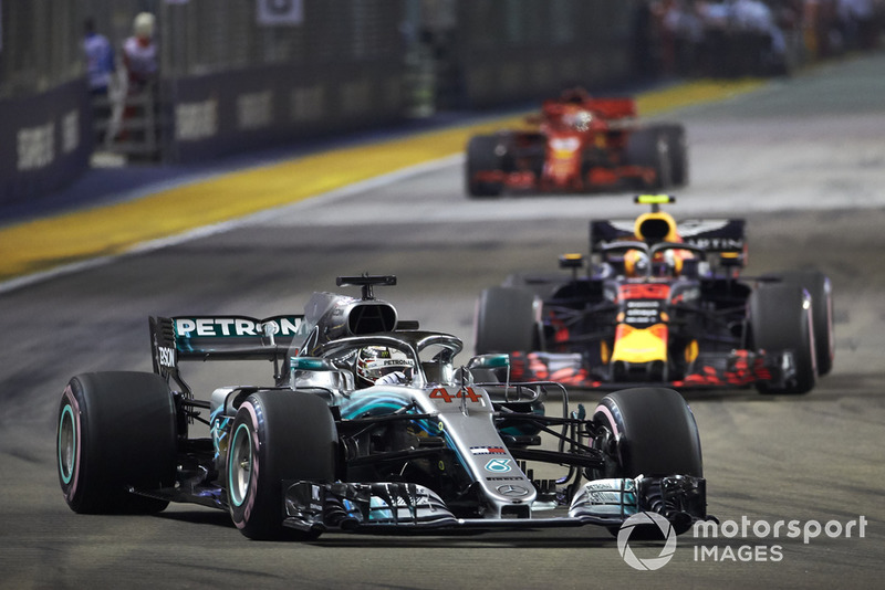 Hamilton e Verstappen – volta 38