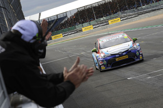 Yarış galibi Tom Ingram, Speedworks Motorsport Toyota Avensis