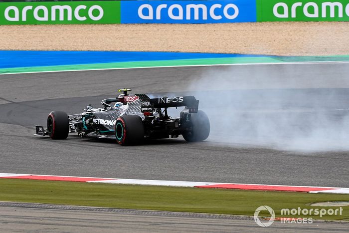 Valtteri Bottas, Mercedes F1 W11 con humo