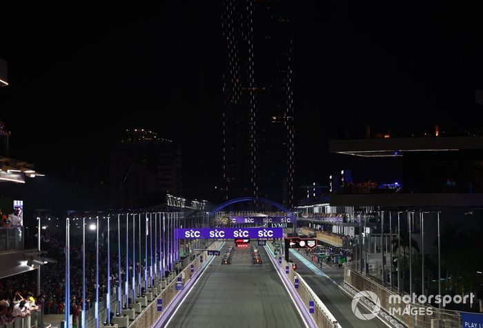 Oscar Piastri, McLaren, Max Verstappen, Red Bull Racing