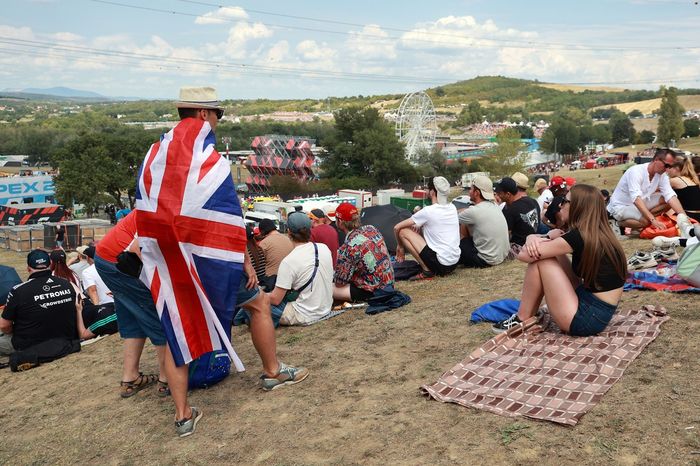 Fans at Turn 12