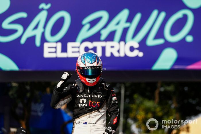 Mitch Evans, Jaguar Racing , 1ª posición, celebra en Parc Ferme