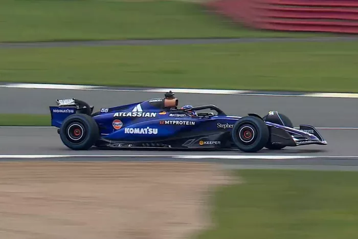 Carlos Sainz, Williams FW47
