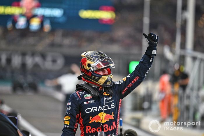 Poleman Max Verstappen, Red Bull Racing, celebra en Parc Ferme 