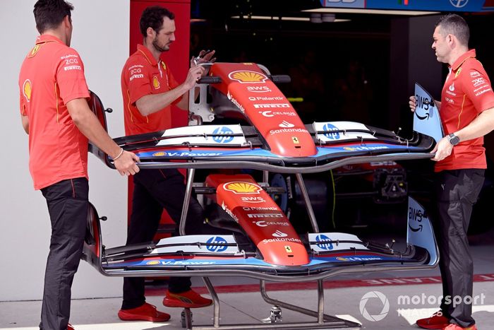 Alerones delanteros del Ferrari SF-24 en boxes 