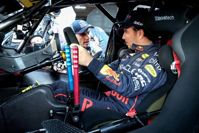 Sergio Pérez, Red Bull Racing y Broc Feeney, Triple Eight Race Engineering, Holden Commodore ZB 