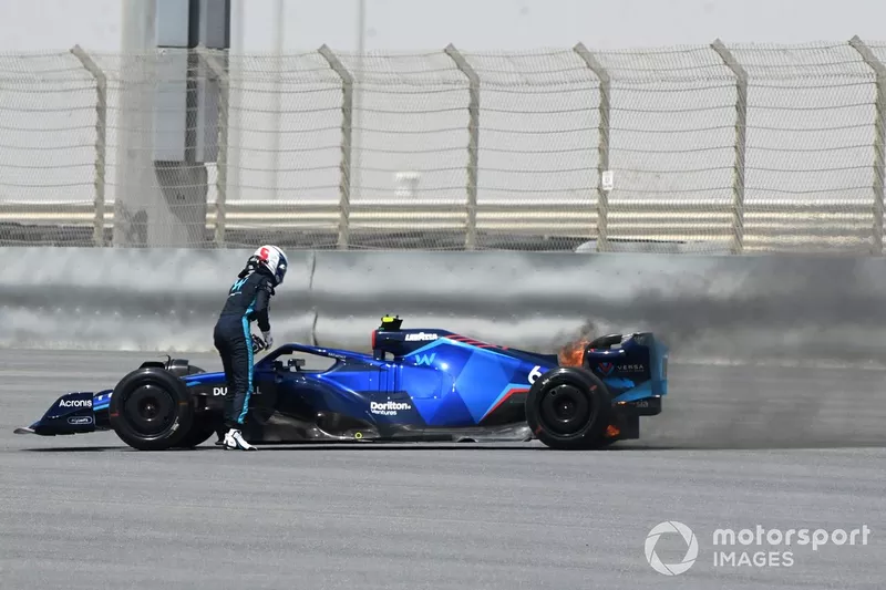 Nicholas Latifi, Williams FW44, si ferma a causa di un incendio all'impianto frenante posteriore 
