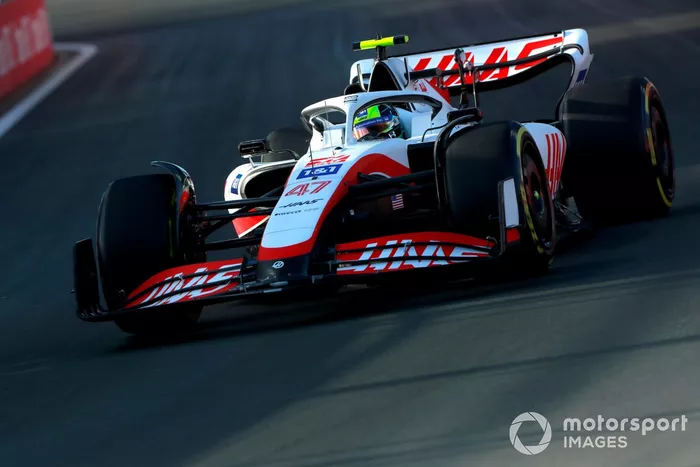 Mick Schumacher, Haas VF-22