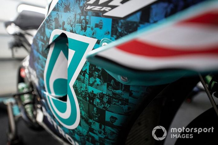 Petronas Yamaha SRT, decoración carrera de casa