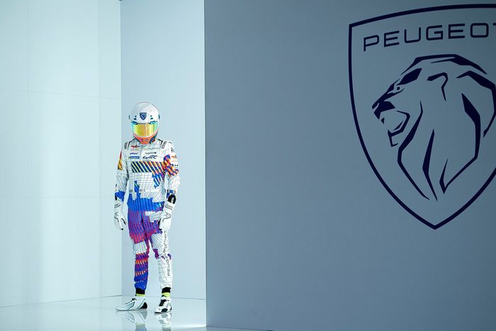 	
Peugeot 9X8 LMH con la decoración para las 24h de Le Mans