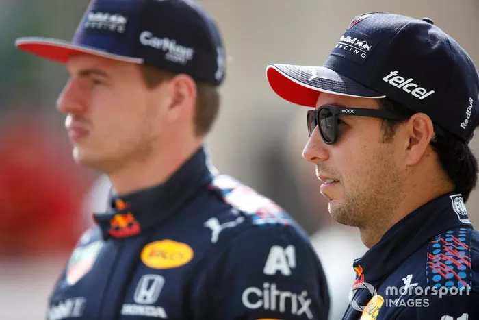 Max Verstappen, Red Bull Racing RB16B y Sergio Pérez, Red Bull Racing RB16B 
