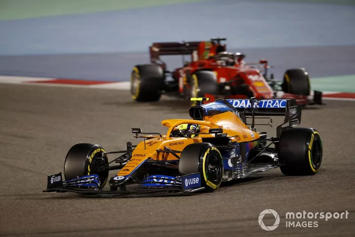 Lando Norris, McLaren MCL35M, Charles Leclerc, Ferrari SF21