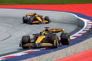 Oscar Piastri, McLaren MCL38, Lando Norris