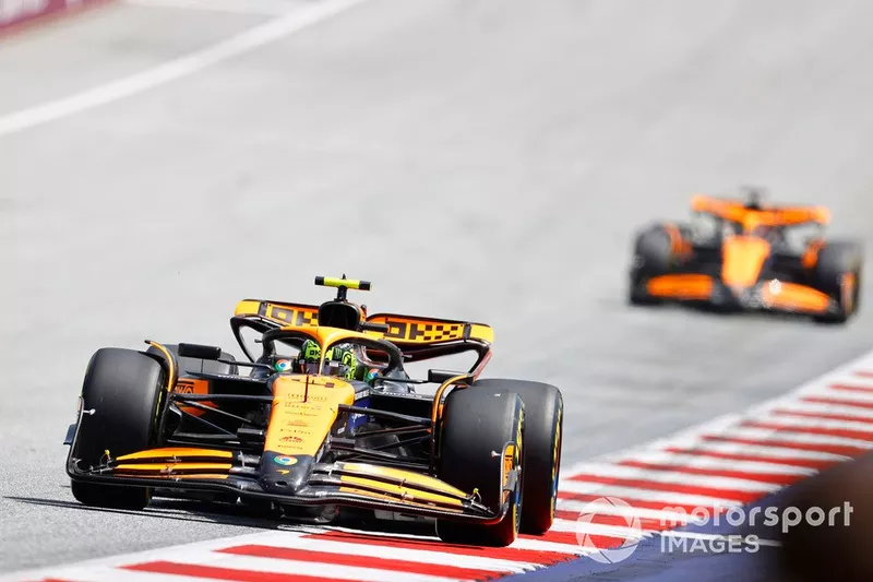 Lando Norris, McLaren MCL38, Oscar Piastri