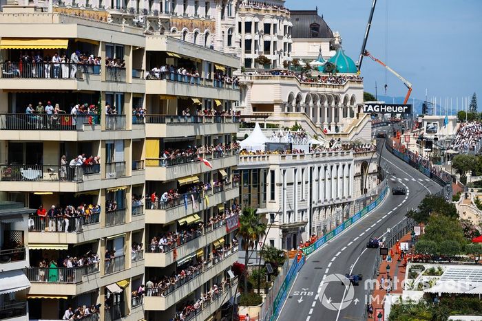 Lewis Hamilton, Mercedes F1 W15, Yuki Tsunoda, RB F1 Team VCARB 01, Alex Albon, Williams FW46.