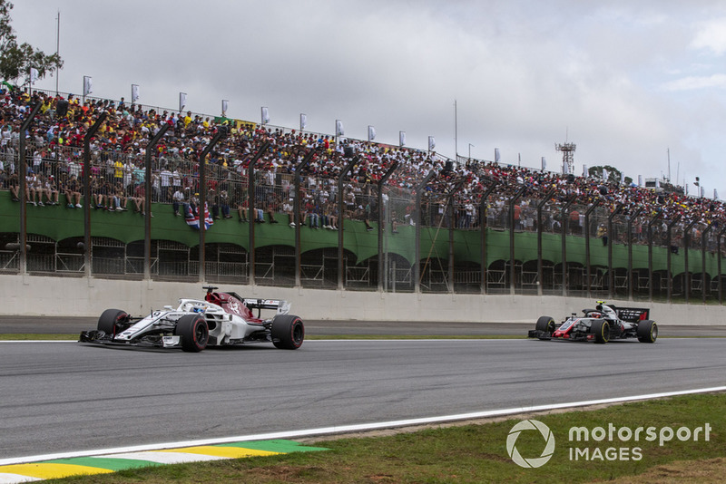 Marcus Ericsson, Sauber C37 and Kevin Magnussen, Haas F1 Team VF-18 