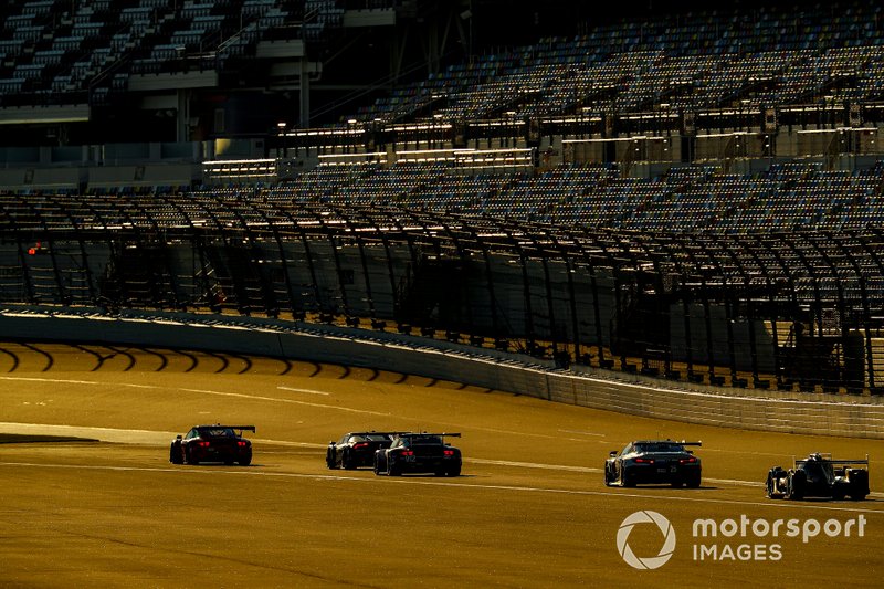 Скотт Харгроув, Закари Робишон, Ларс Керн, PFAFF Motorsports, Porsche 911 GT3 R (№9); Матье Жамине, Эрл Бамбер, Porsche GT Team, Porsche 911 RSR (№912); Том Бломквист, Коннор де Филиппи, Филипп Энг, Колтон Херта, BMW Team RLL BMW M8 GTE (№25); Элио Кастроневес, Рики Тейлор, Александр Росси, Acura Team Penske, Acura Dpi (№7)